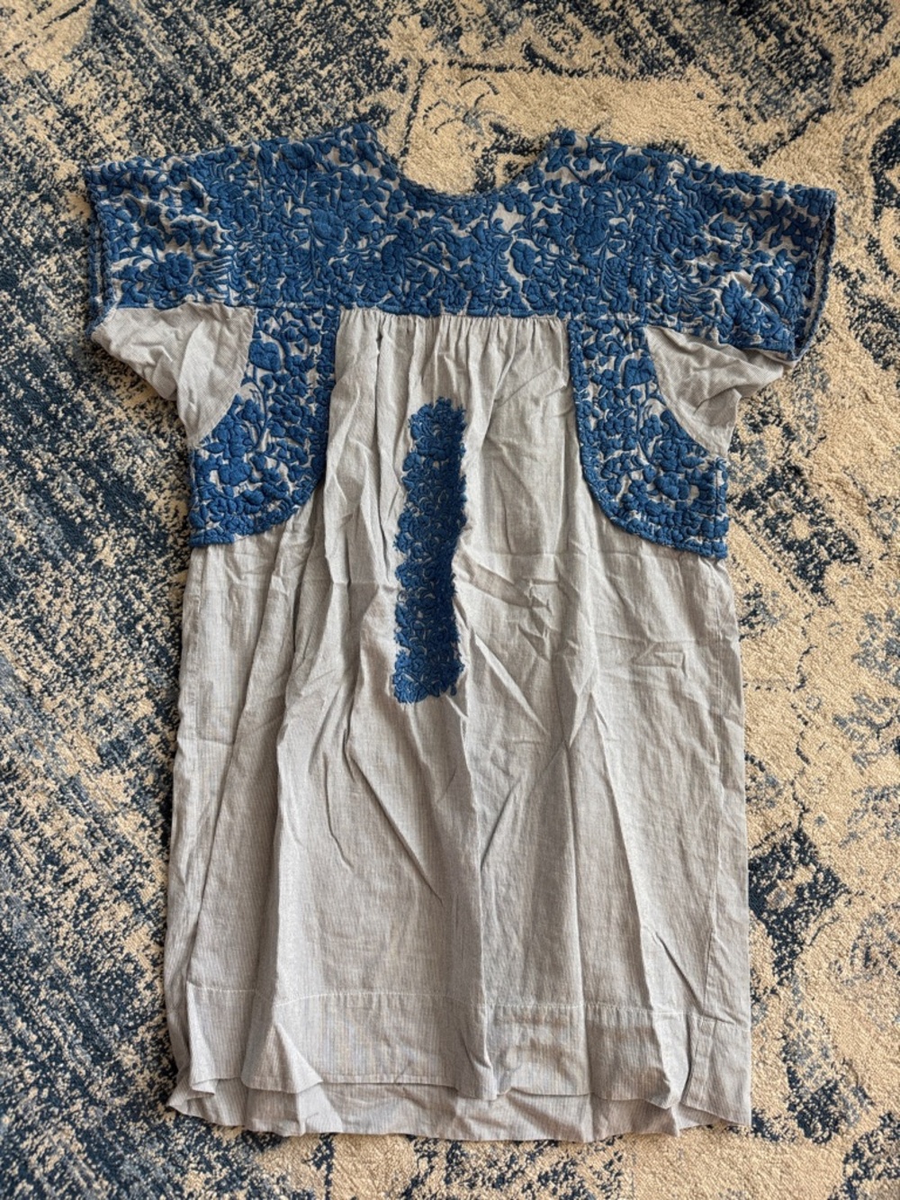 Embroidered Short-Sleeve Casual Dress in Blue and Cream